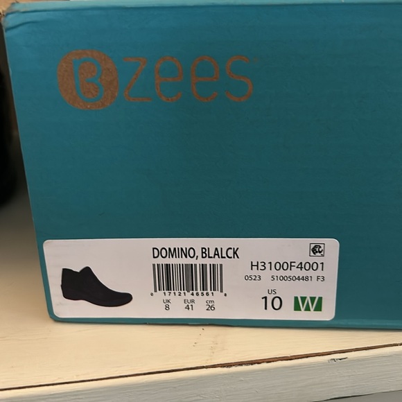 Bzees Domino, black Euro size 41. Ankle bootie, side zip - Picture 7 of 7